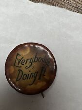 1930s Everybody’s Doing It  1-1/4” PINBACK  Pin Button Great Patina picture