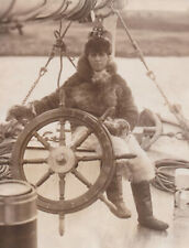 1925 Press Photo Arctic Explorer Donald MacMillan at the Wheel of Bowdoin Ship picture