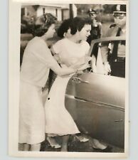 TEENAGE MURDER Suspect Darlene Rainer Put In POLICE Car CRIME 1959 Press Photo picture