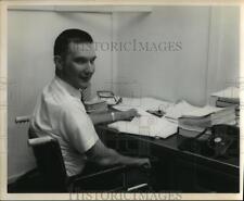 1971 Press Photo David Muench at Desk - ahta01919 picture