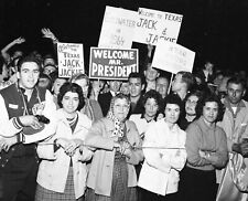 1963 CROWD WELCOMING PRESIDENT KENNEDY to TEXAS  11-22-63 Photo  (225-D) picture