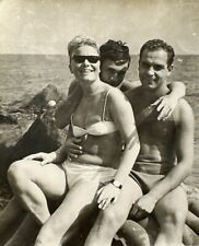 1970s Chic Woman White Bikini Beach Two Men Bulge Trunks Vintage Photo Snapshot picture