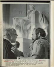 1975 Press Photo Alexander Solzhenitsyn and Matislav Rostropovich chat in D.C. picture