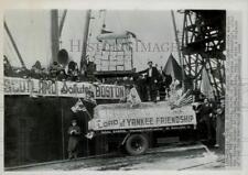 1948 Press Photo Dock workers in Glasgow cheer unloading of cargo of SS Eucadia picture