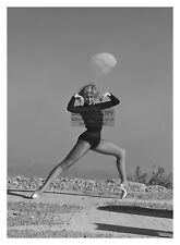 BALLERINA MODEL INFRONT OF NULEAR ATOMIC BOMB MUSHROOM CLOUD TEST 5X7 PHOTO picture