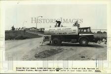 1983 Press Photo C.M. Perroth sewage truck dumping sewage, Pleasant Plains picture