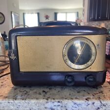 VINTAGE 1940s MCM EMERSON 543 BAKELITE TUBE AM RADIO - POWERS ON DIAL LIGHTS UP picture