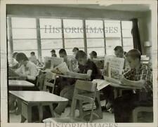 1965 Press Photo Students Reading Newspapers at Eau Gallie Speed Reading Class picture