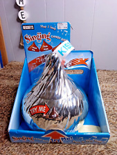 2004 Hershey's Kiss Singing Candy Dish Plays 3 Songs - New picture