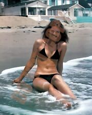 Lindsay Wagner The Bionic Woman On Beach Wearing a Sexy Bikini Pin-Up 8x10 Photo picture