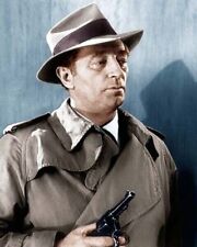 Robert Mitchum in iconic Philip Marlowe pose 1975 Farewell My Lovely8x10 photo picture