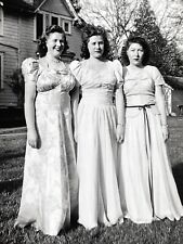 i9 Photograph 1940's Group Of 3 Beautiful Women Pretty Three Lovely Ladies picture