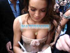 LINDSAY LOHAN Signs Autograph FRECKLED CHEST ** Pro Archival Photo (8.5