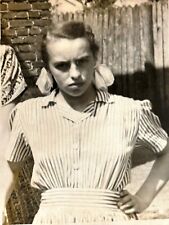 1950s Beauty Girl Pretty Woman Serious face Snapshot Vintage Photo picture