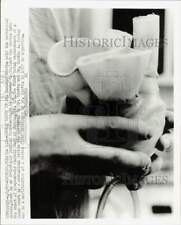 1969 Press Photo Dr. Domingo Liotta holds artificial heart at Houston hospital picture