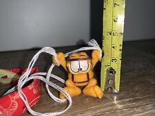 HTF RARE Garfield 2002 paws parachute toy  1.5” INTACT picture
