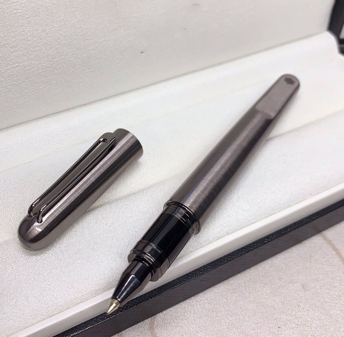 Luxury M Magnet Metal Series Grey Color 0.7mm Ink Rollerball Pen NO BOX