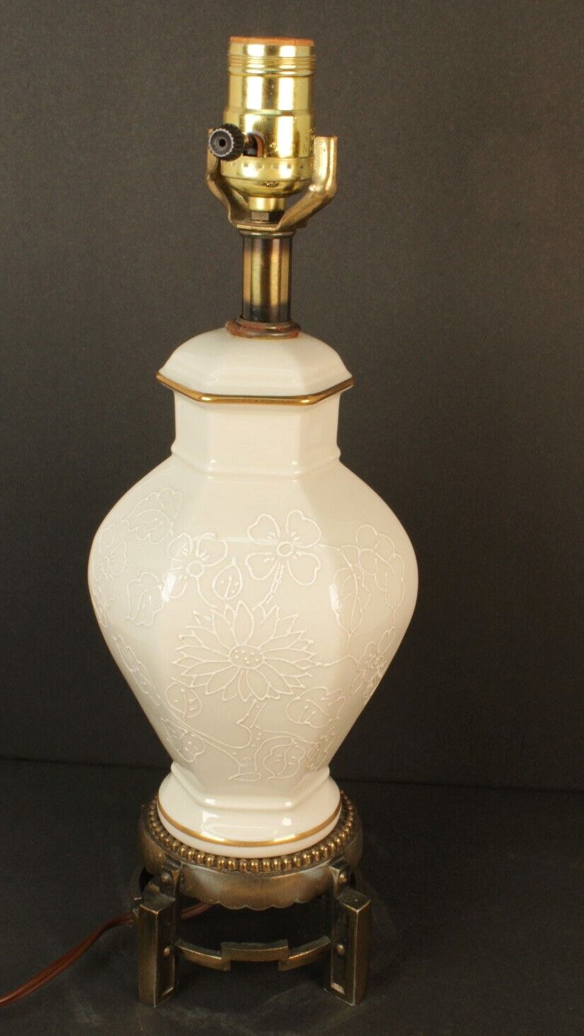 Vintage Wilmar Co Off White Porcelain Asian Style Small Table Lamp