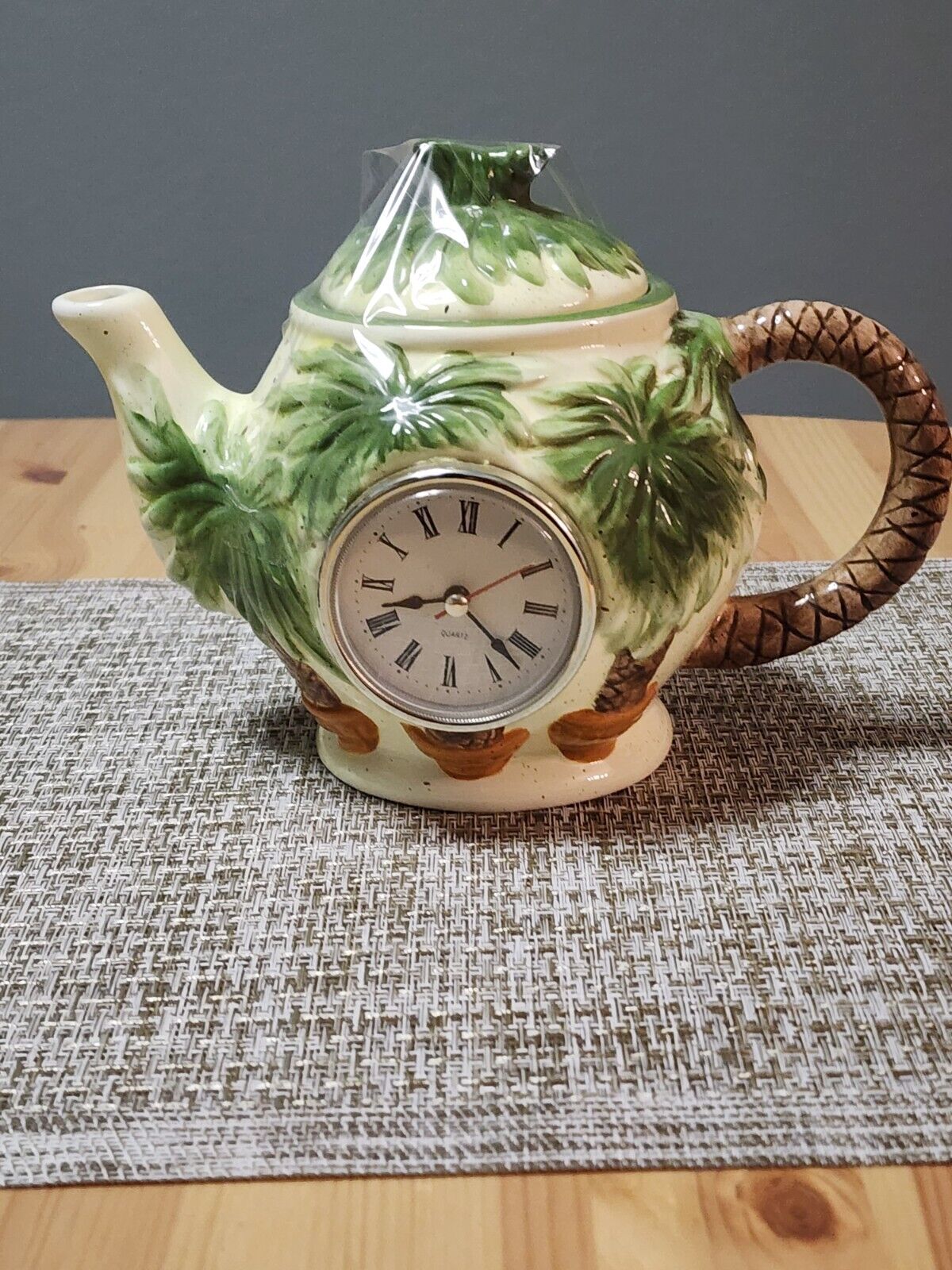 Style-Eyes by Baum Bros Vintage Palm Tree Beach Clock Teapot