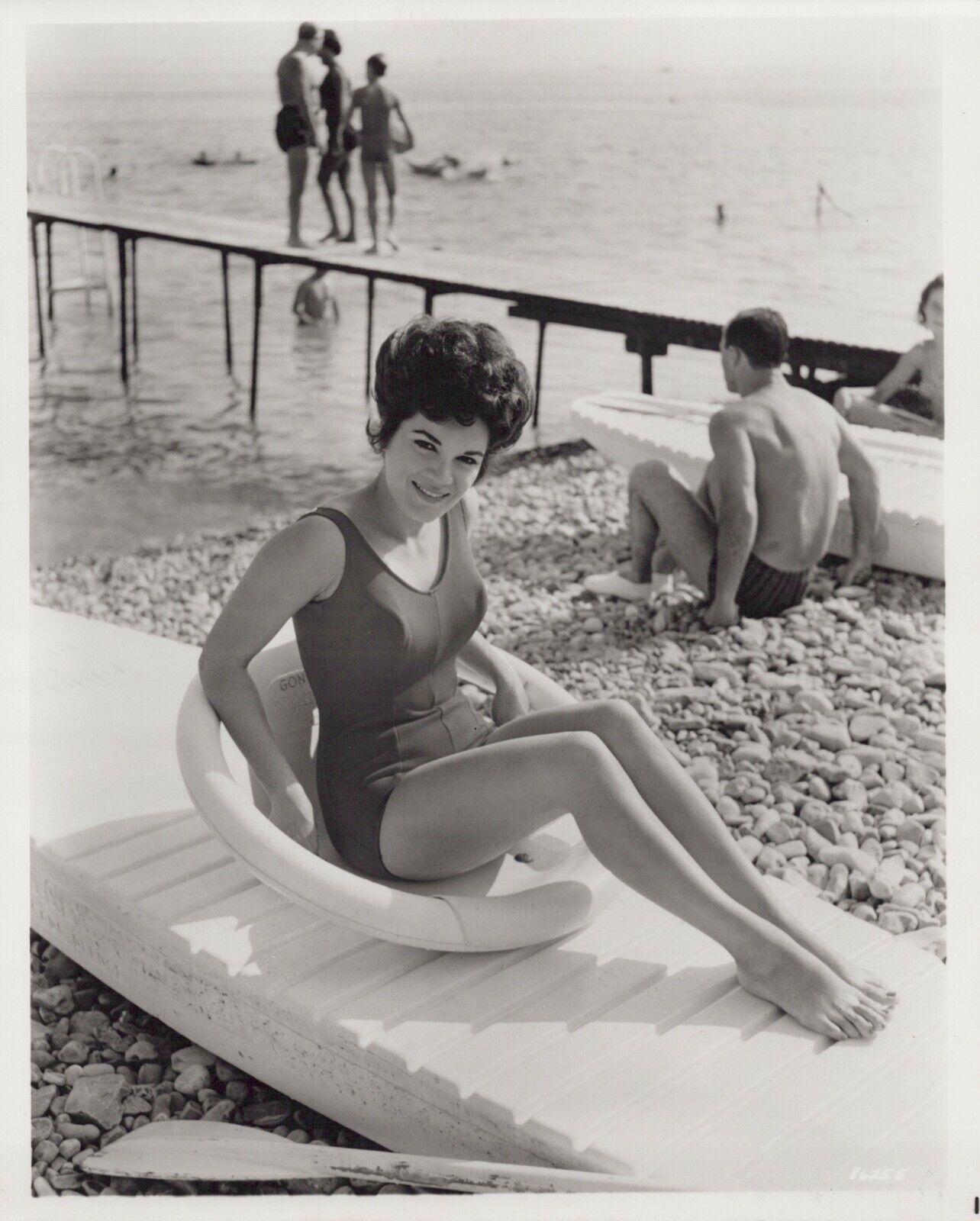 Connie Francis (1960s) 🎬⭐ Leggy Cheesecake Swimsuit - Vintage Photo K 181