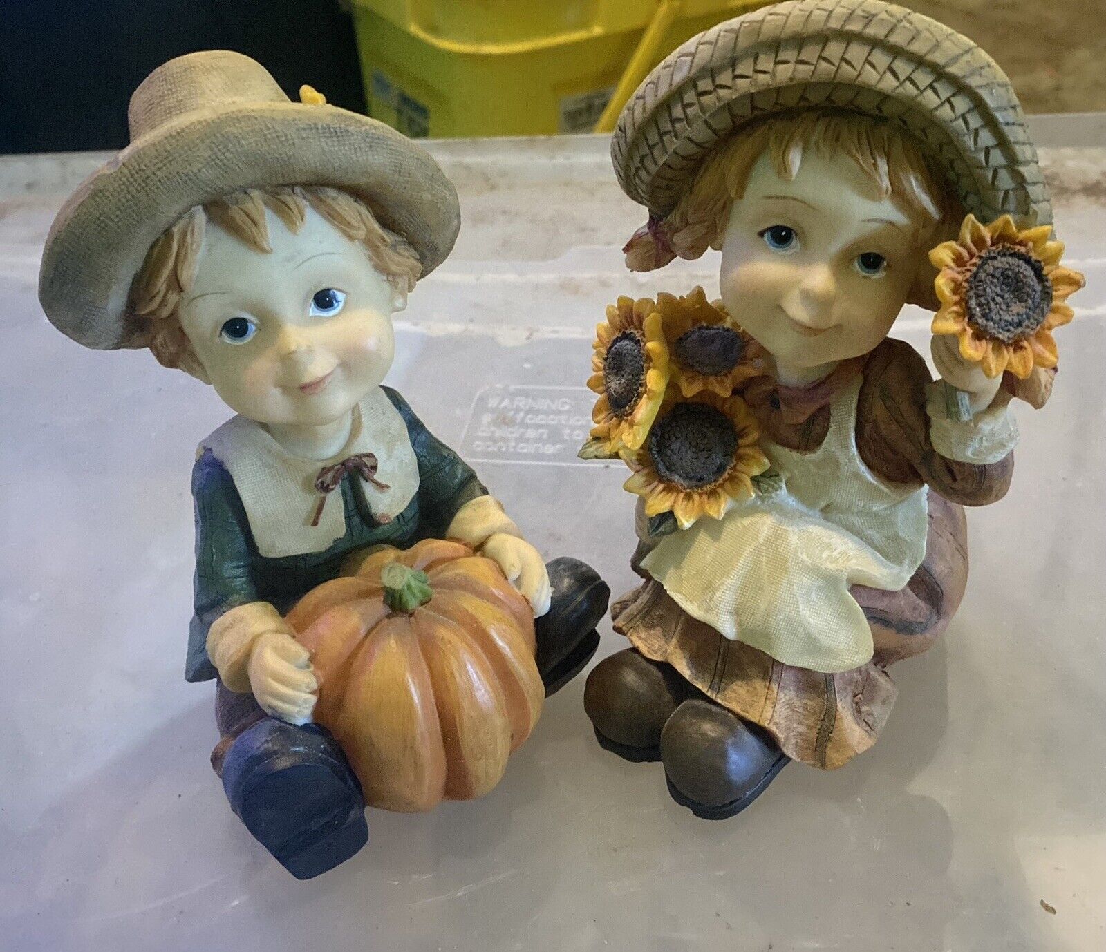 Pilgrim Boy And Girl Statue Set Tabletop Fall Harvest Thanksgiving Halloween