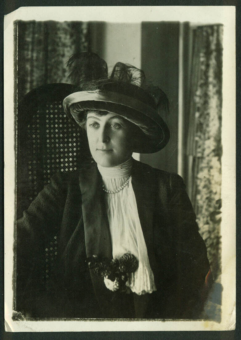 Miss LaBouisse Head Pilot Bureau for Social Climbers Washington DC photo 1912