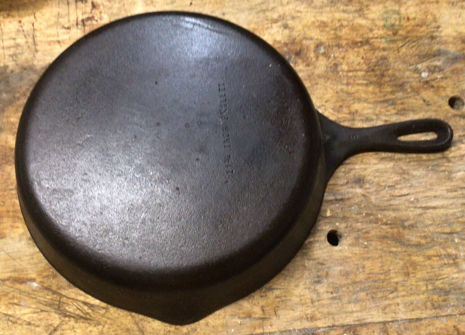 vintage #10 unmarked Wagner Ware 11 3/4 “ skillet some wobble/spin cleaned