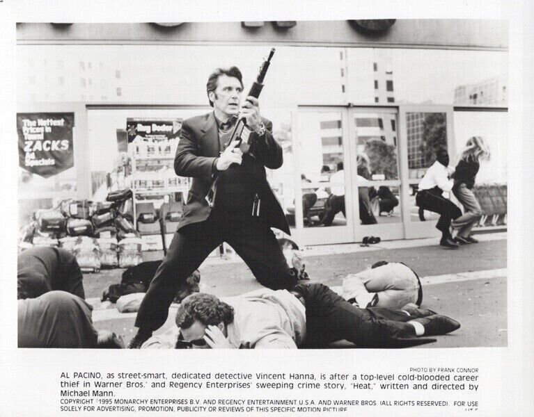 Al Pacino holds up machine gun 1995 movie Heat 8x10 inch photo