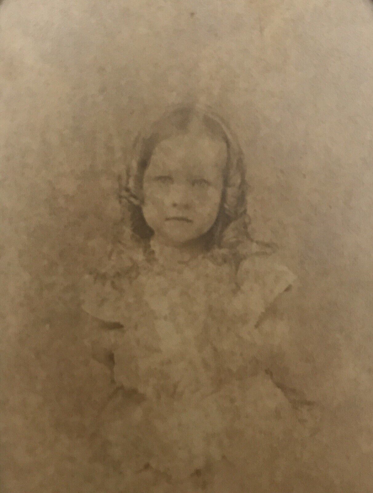 Vintage Portrait Antique Photo/CDV CabinetCard/Creepy Little Girl