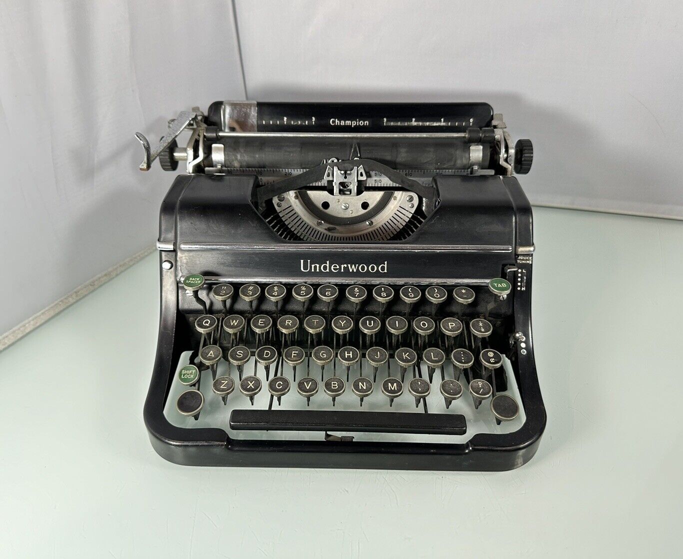 Vintage Antique Underwood Champion Portable Lightweight Typewriter, Black *READ*