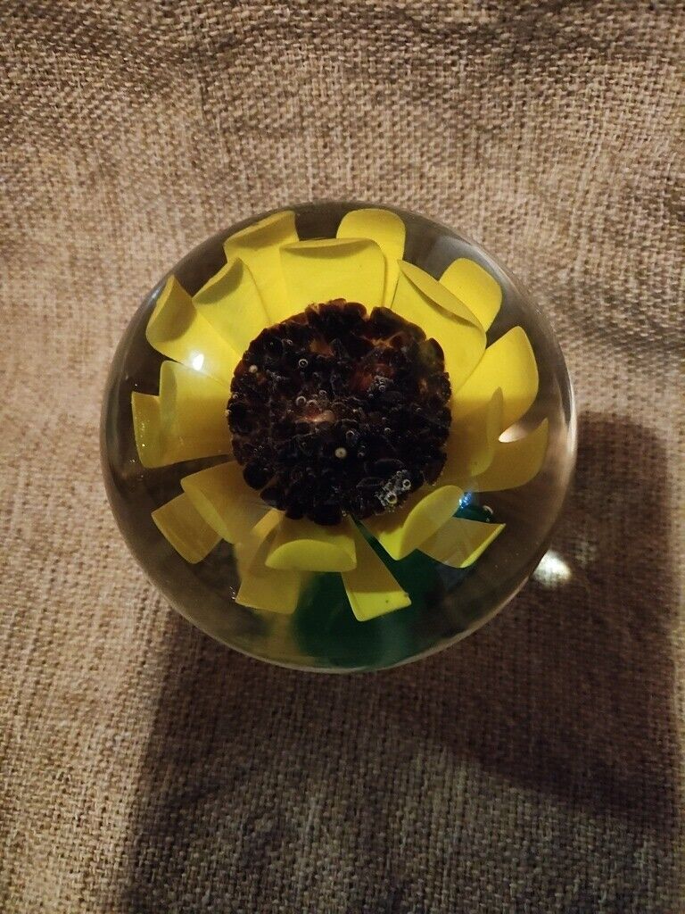 Dynasty Gallery Heirloom Collectables Sunflower Desk Paper Weight