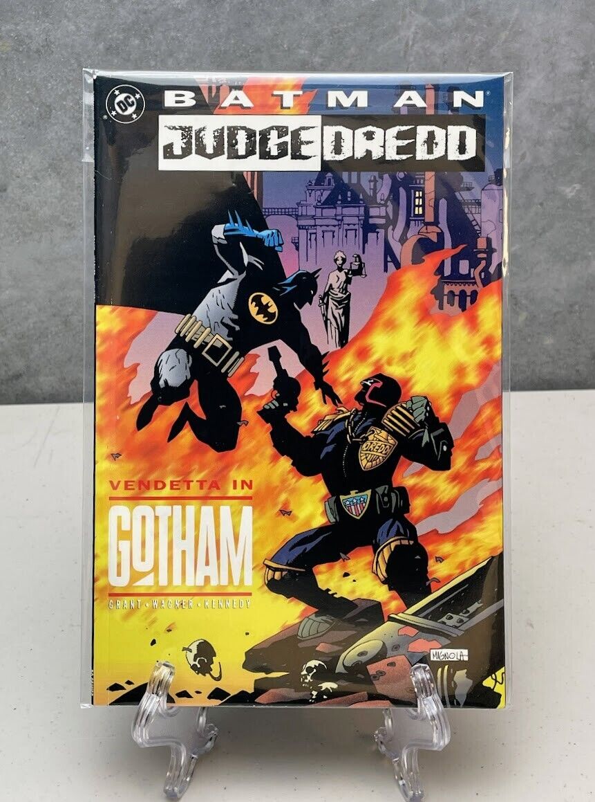 Batman/Judge Dredd: Vendetta in Gotham ~ DC Comics (1993) ~ Mignola Cover ~ NM