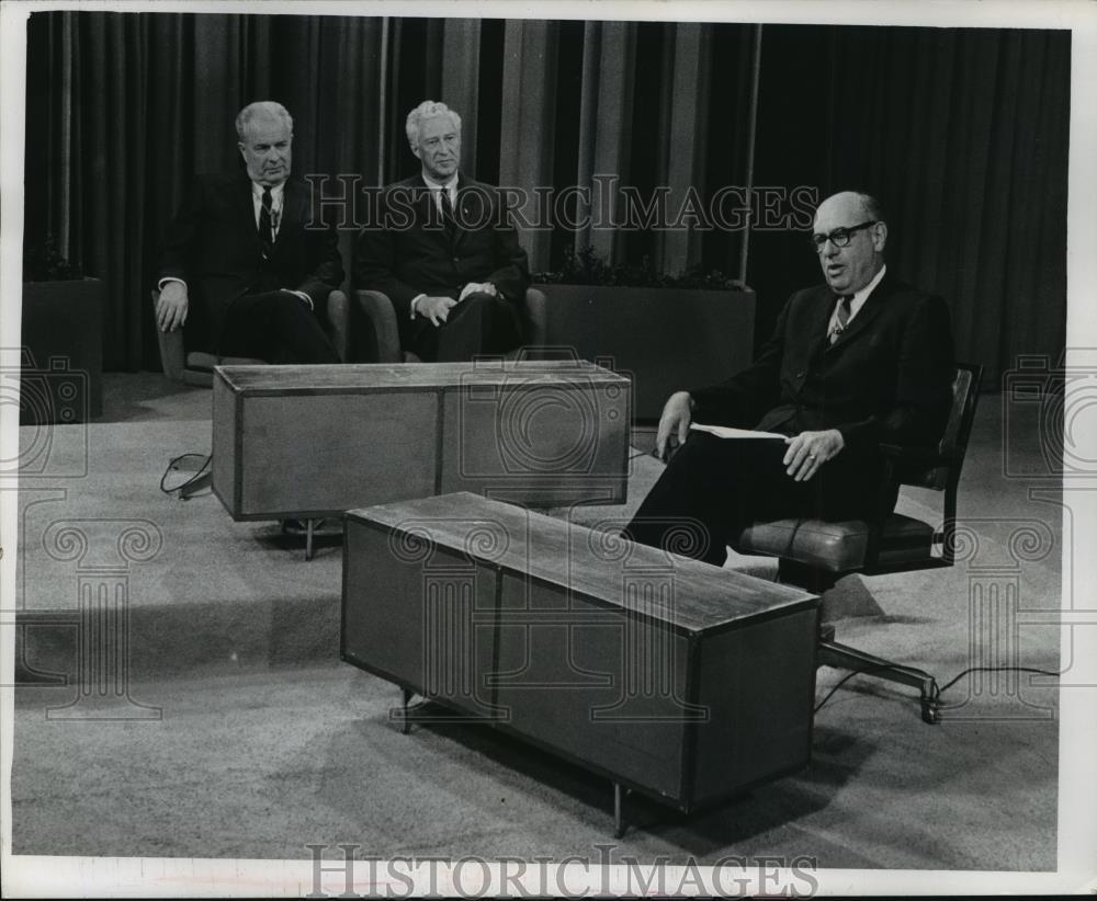 1967 Press Photo Governor Warren P. Knowles and guests taping Discover Wisconsin