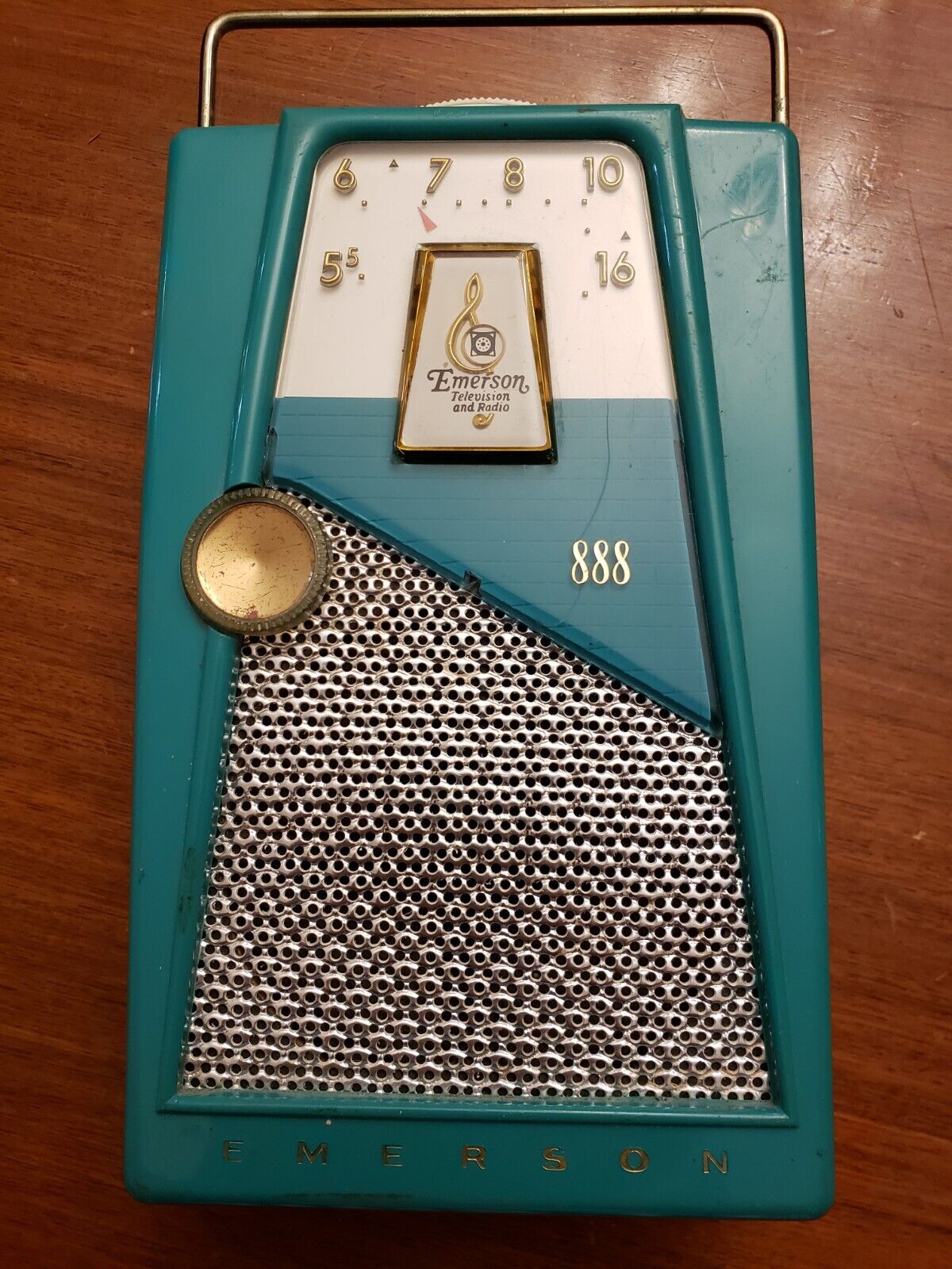 Emerson 888 Explorer Transistor Radio, Turquoise, Does Not Work