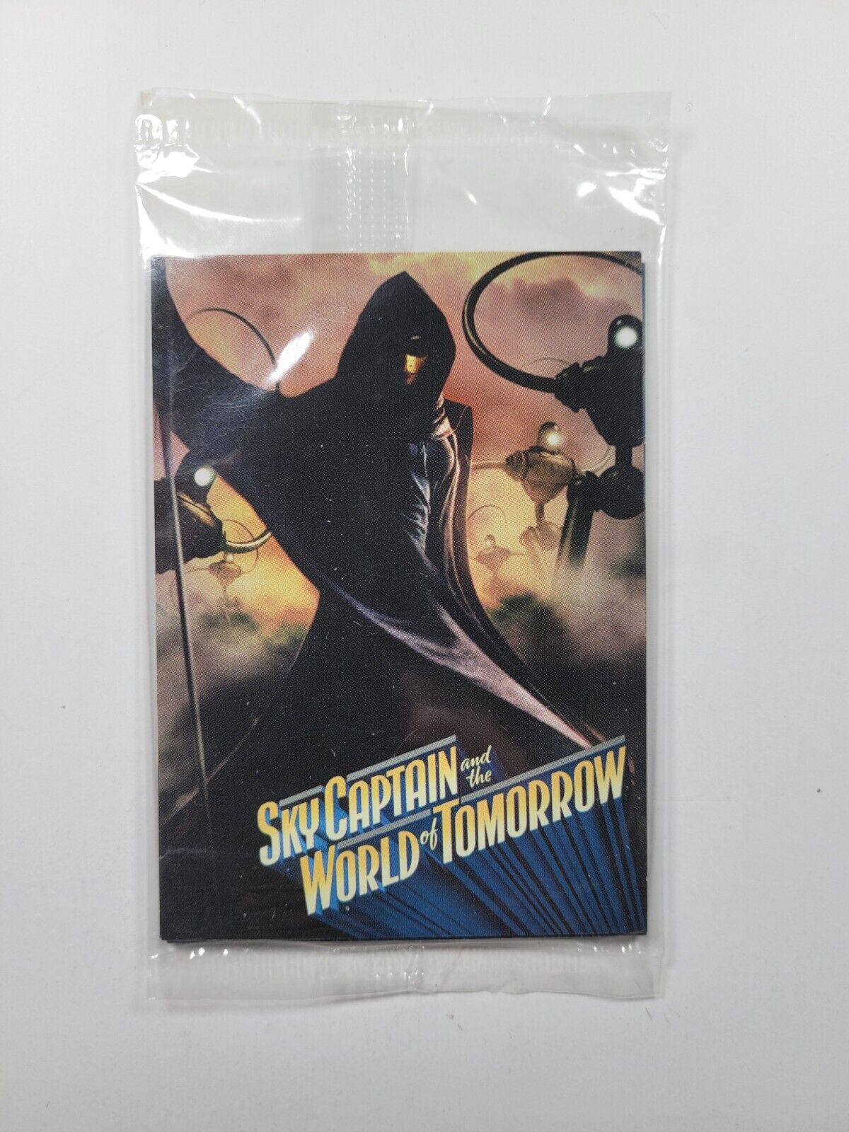SKY CAPTAIN and the WORLD OF TOMORROW 1 Sealed promo pack (#5-#8) 2004