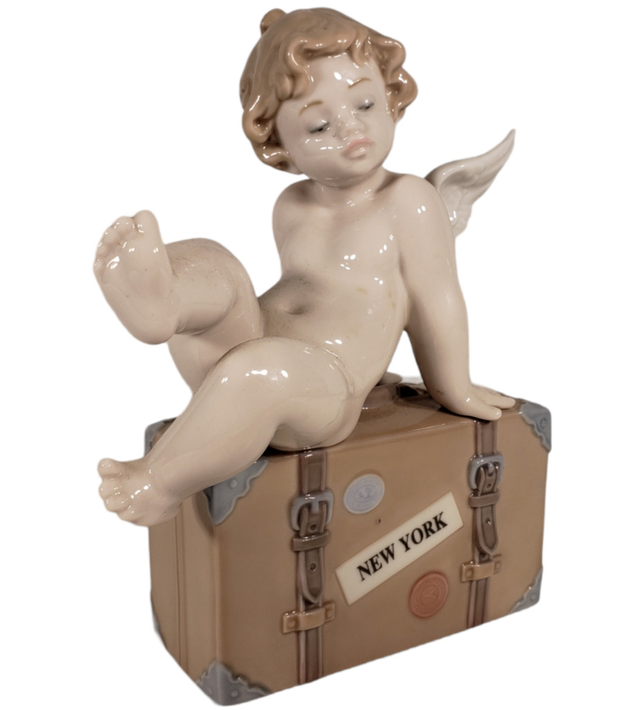 LLadro 7310 Figurine Travel the World of Lladro - New York-  Cherub Angel 6.5\