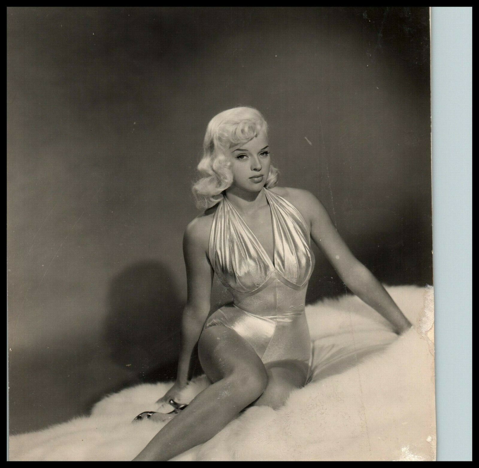 Blonde Bombshell Diana Dors ALLURING POSE CHEESECAKE 1950s ORIG PHOTO 439