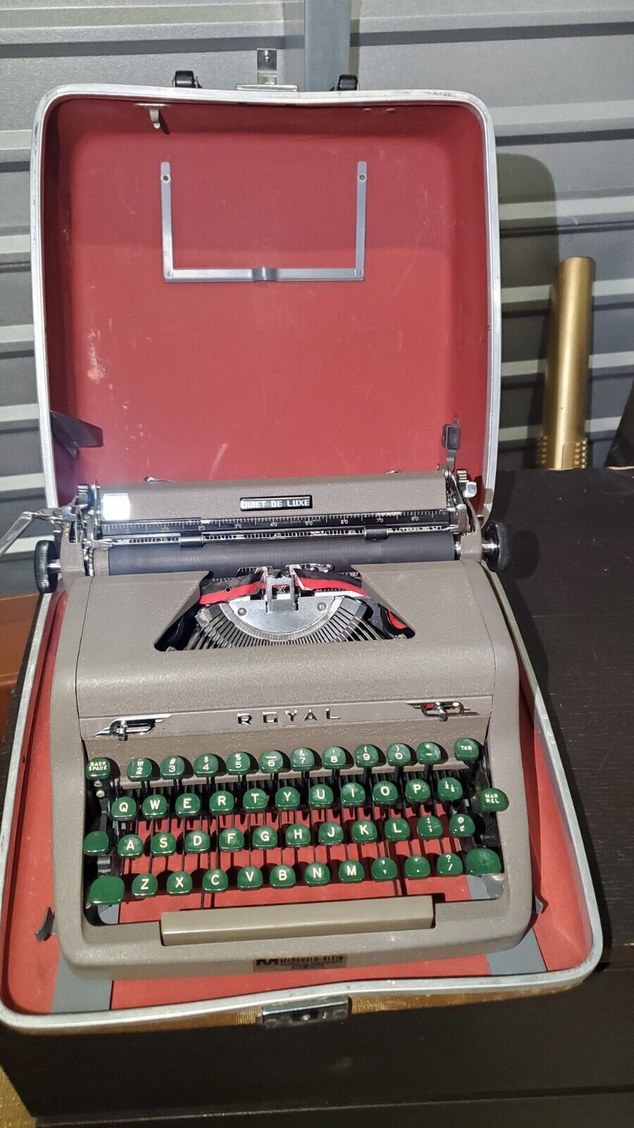 1951 Royal Quiet De Luxe Portable Typewriter w/ Original Case