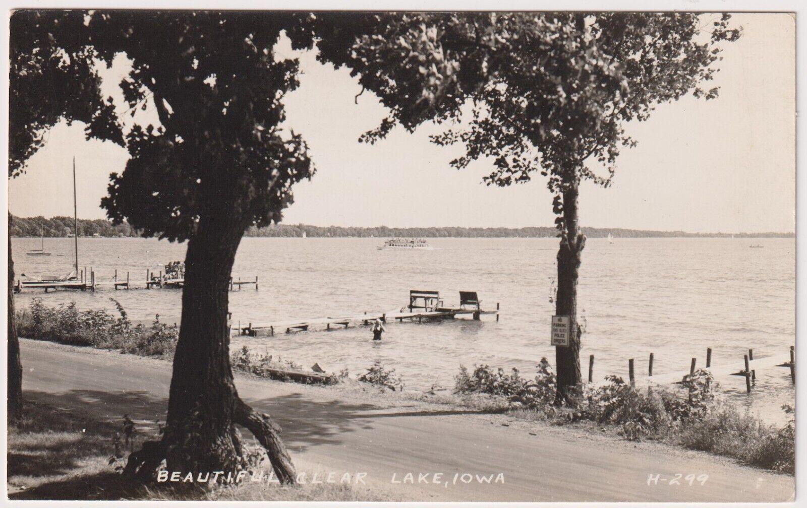 c 1939 RPPC Beautiful Clear Lake Iowa Sailboats, Sightseeing Ferry Boat Docks