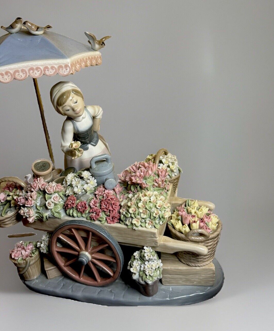 NEW SHIPS FROM SPAIN.  01001454 FLOWERS OF THE SEASON Figurine 1454. STUNNING