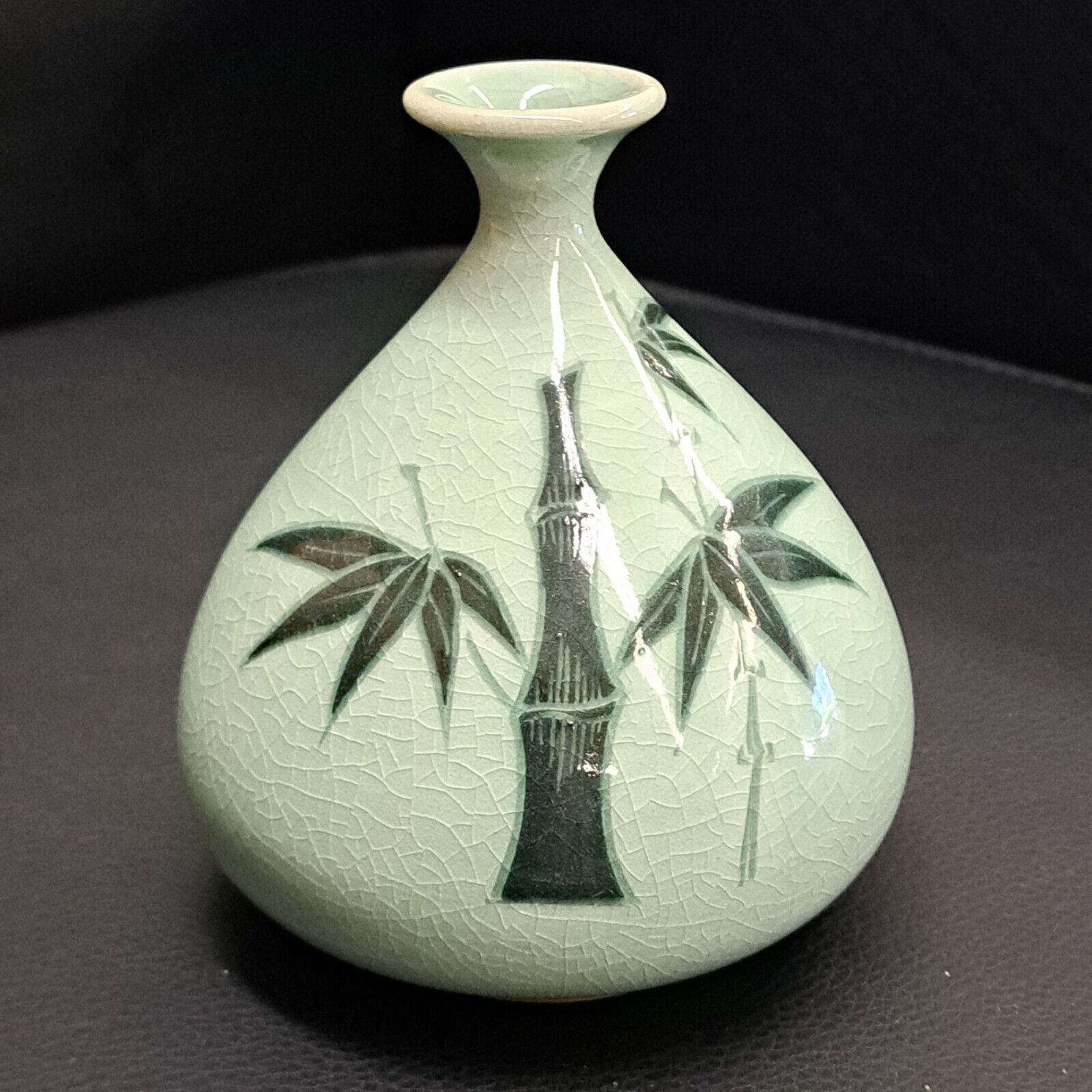 LIGHT GREEN CHINESE VINTAGE CELADON WITH BAMBOO. LOT OF CARE