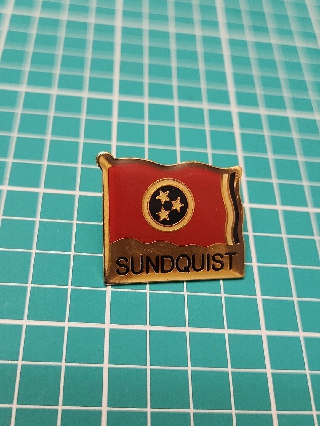 Vtg Sundquist Flag Gold Tone Lapel Pin