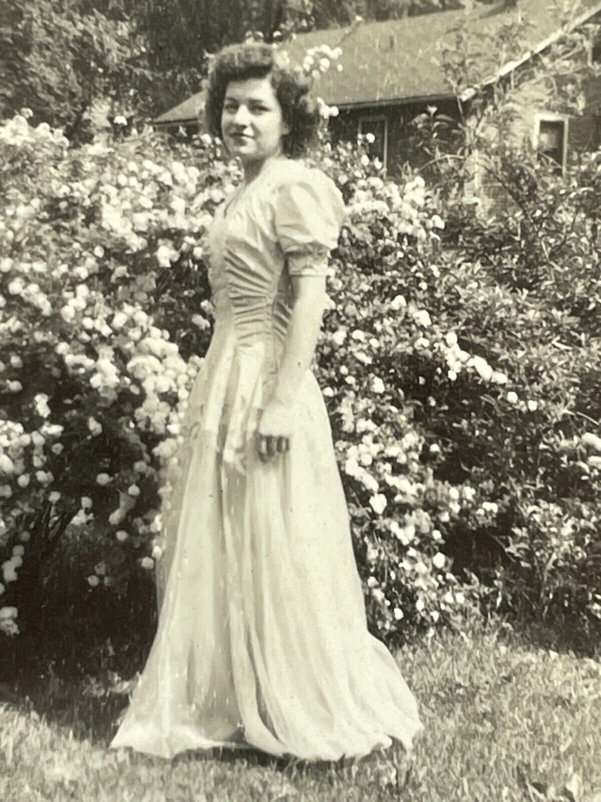 VE Photograph Pretty Woman Posing Portrait White Dress Flowers 1940\'s
