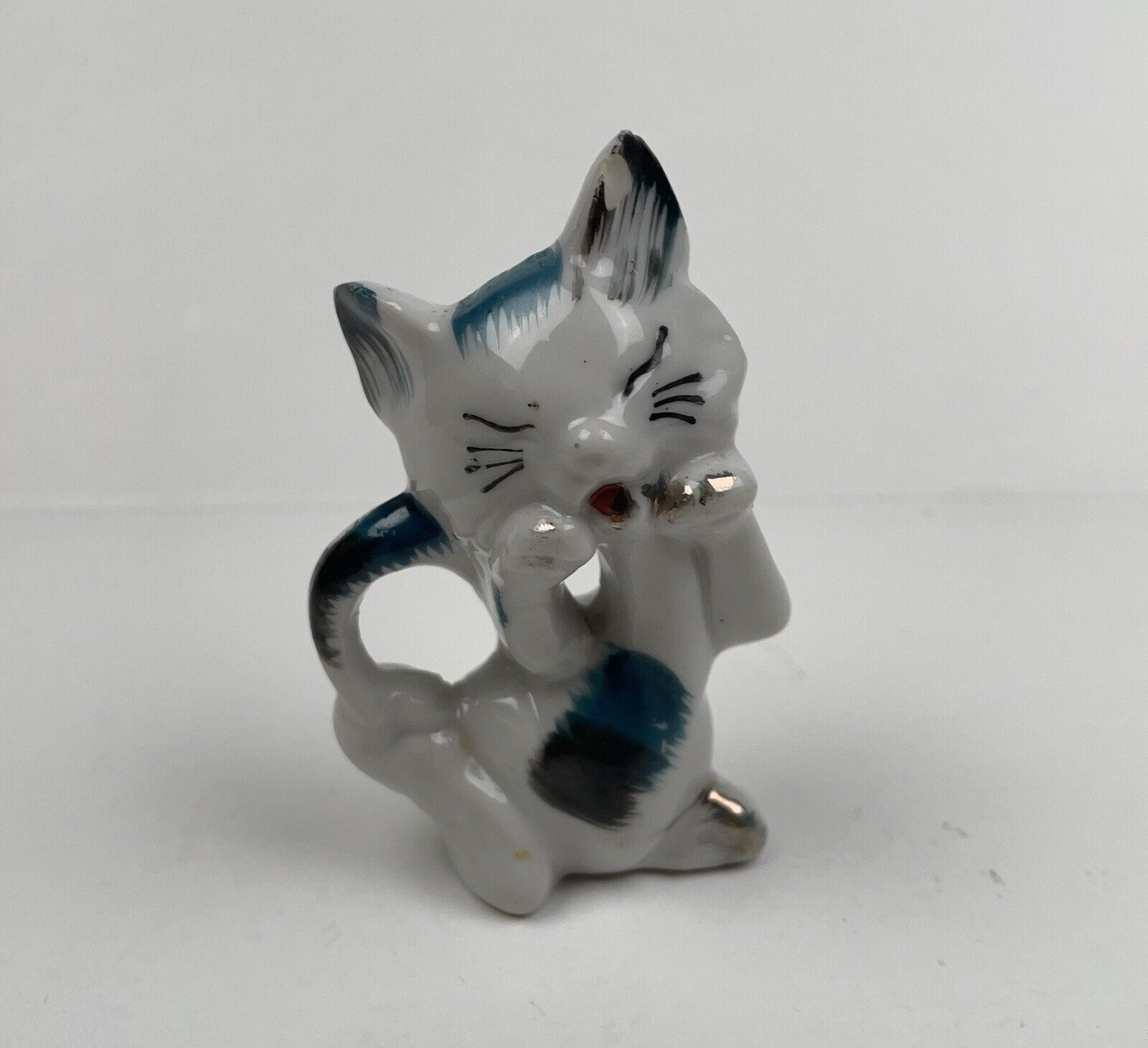 Vintage MCM Cat Kitten Japan Kitsch Ceramic Figurine Yawning 3.5” Porcelain