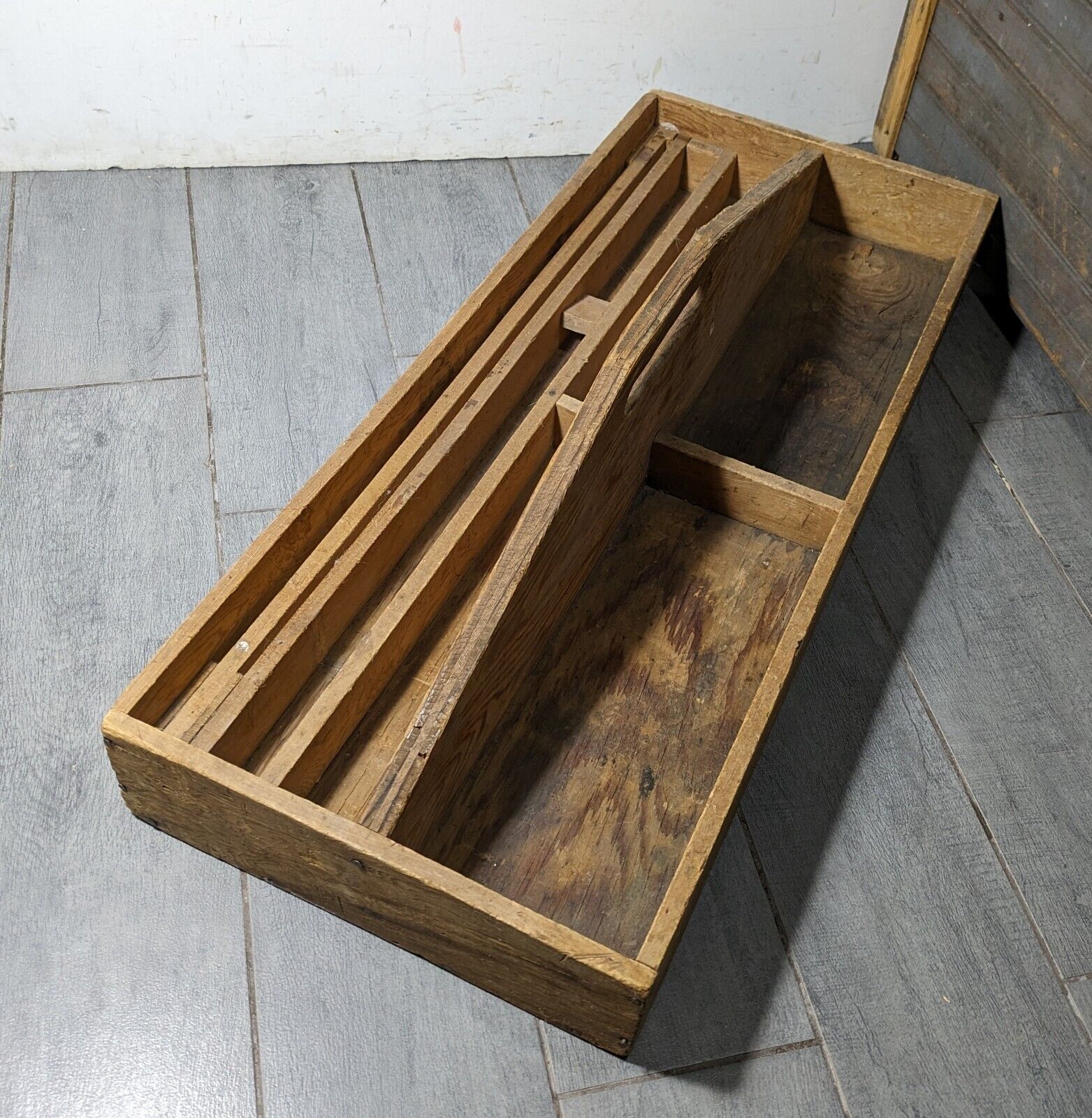 Antique Rustic Farmhouse Wood Carpenter\'s Tool Box Carry Caddy