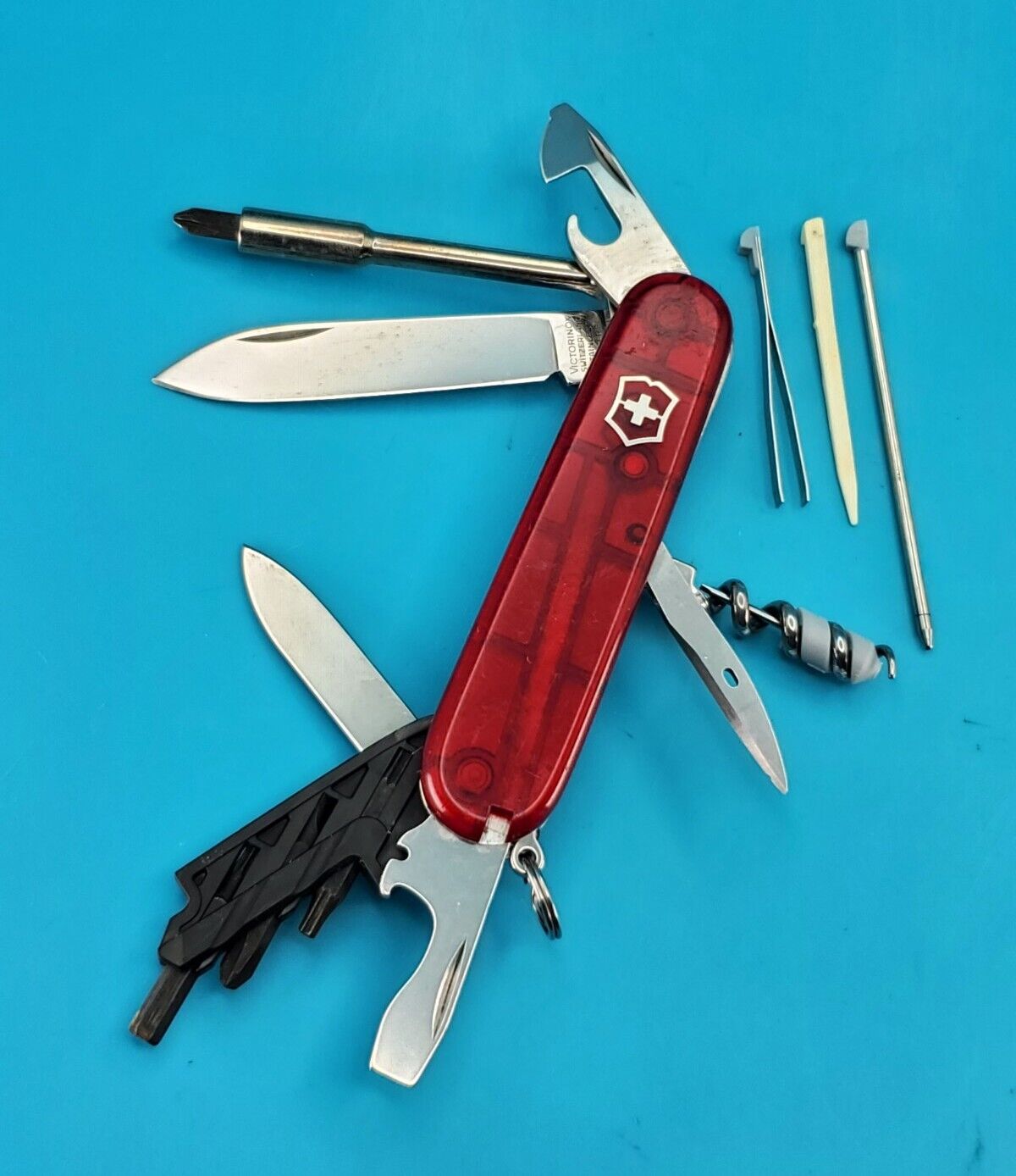Victorinox Cybertool 29 Swiss Army Knife Multi Tool Ruby Red Scales