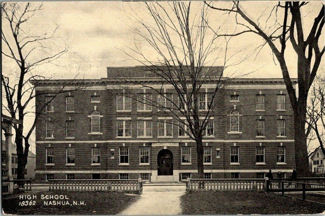 1908. HIGH SCHOOL, NASHUA, NH. POSTCARD. RC13