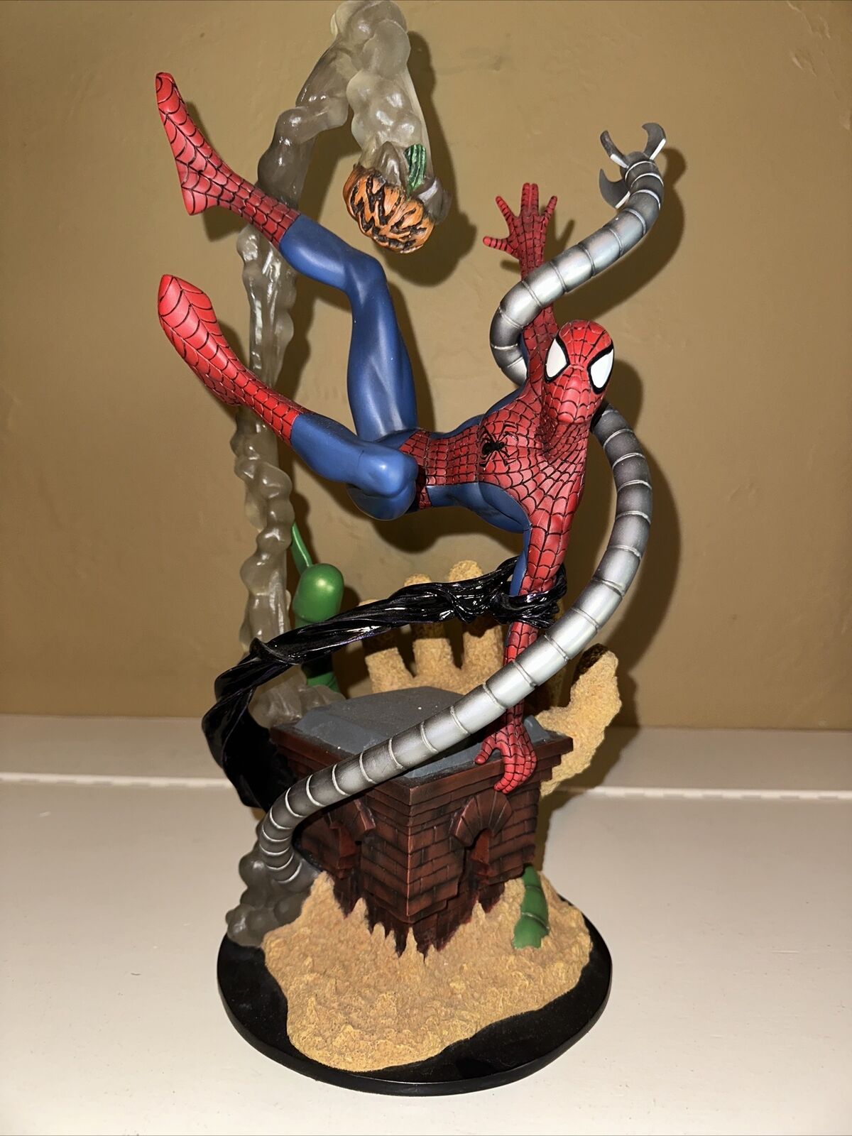 Marvel Milestones SPIDER-MAN (2004 Diamond Select) Art Asylum Sculpture Statue