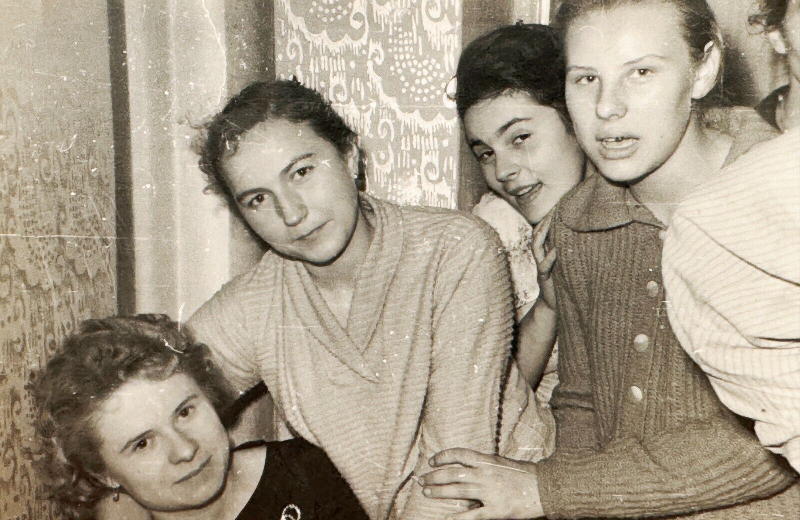 1960 Beauty Girls Pretty Women Beloved Girlfriends Vintage B&W Amateur Photo