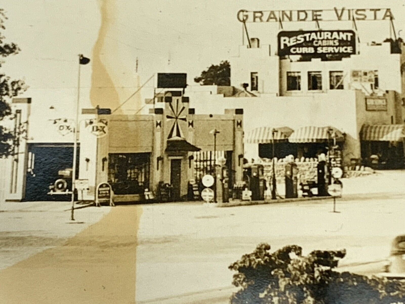 D1) RPPC Photo Postcard 1939 Grande Vista Roadside Motor Lodge Gas Station